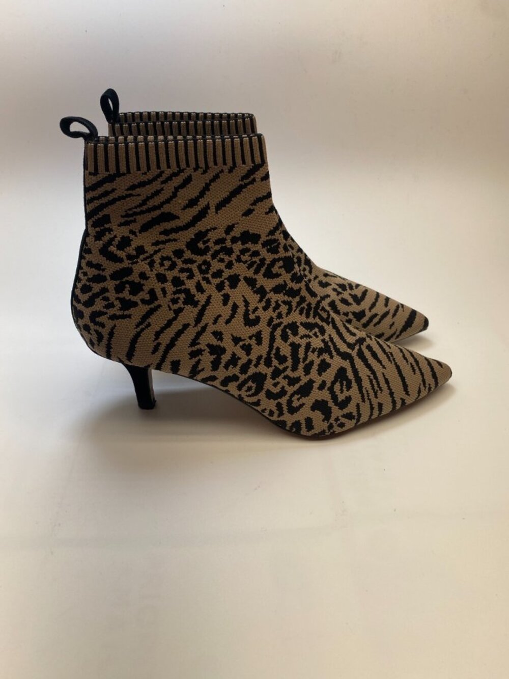 Corso Como Womens Cheetah Animal Print Knit boots Sz 9